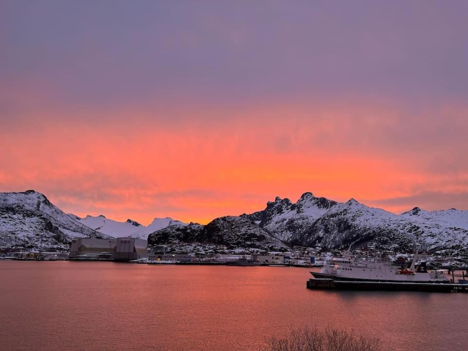 B&B Svolvær - Sentrumsnær leilighet med utsikt - Bed and Breakfast Svolvær