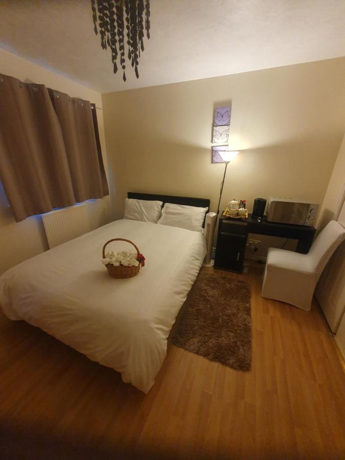 B&B Barking - Double size and Single room in Barking - Bed and Breakfast Barking