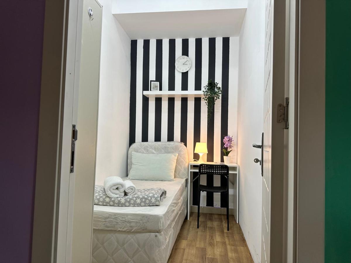 Beautiful Partition Strip Room in Barsha Heights - B&B