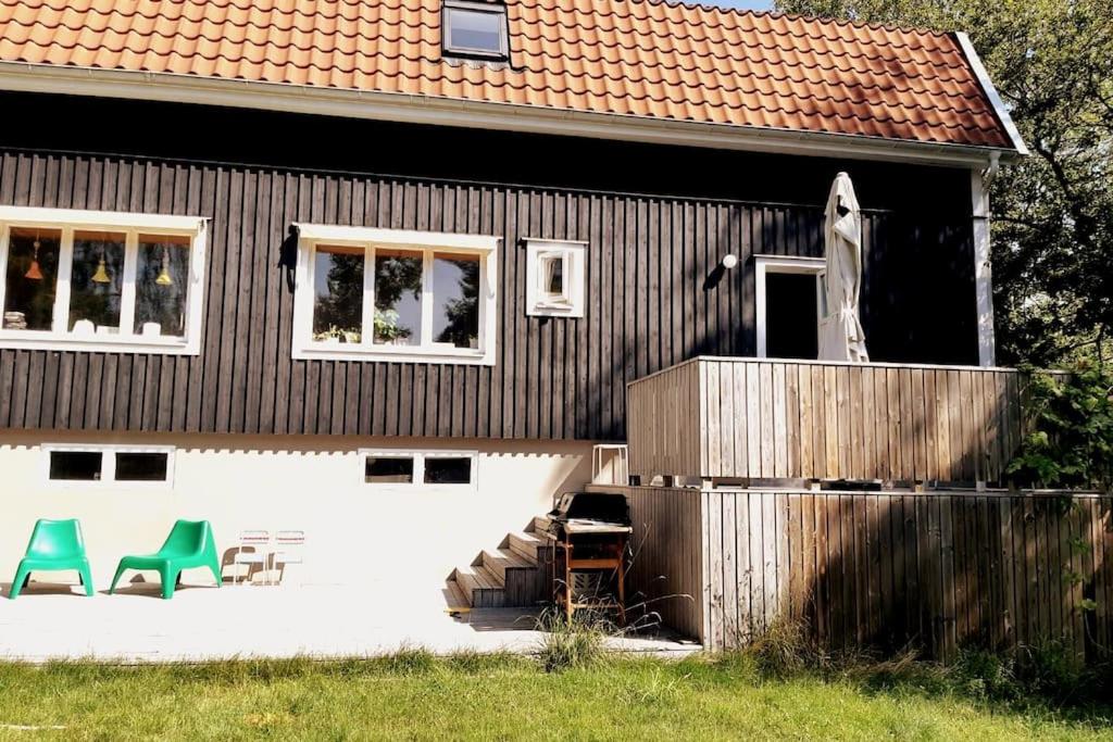 B&B Huddinge - Nice two room flat 15 minutes from Stockholm C . - Bed and Breakfast Huddinge