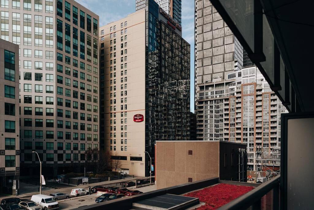 Chic 1-BR Condo; Parking included; Downtown Core - Ferienwohnung Toronto