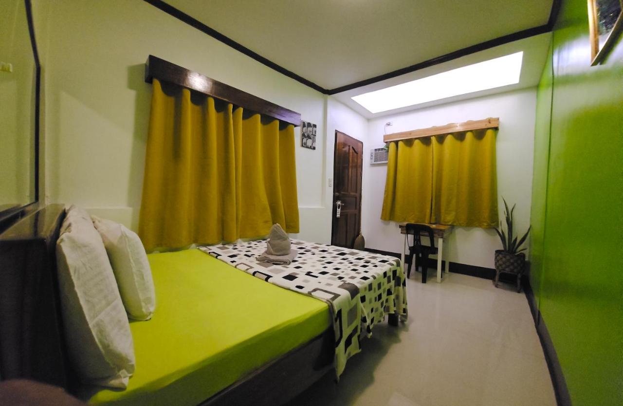 Deluxe Double Room with Side Sea View