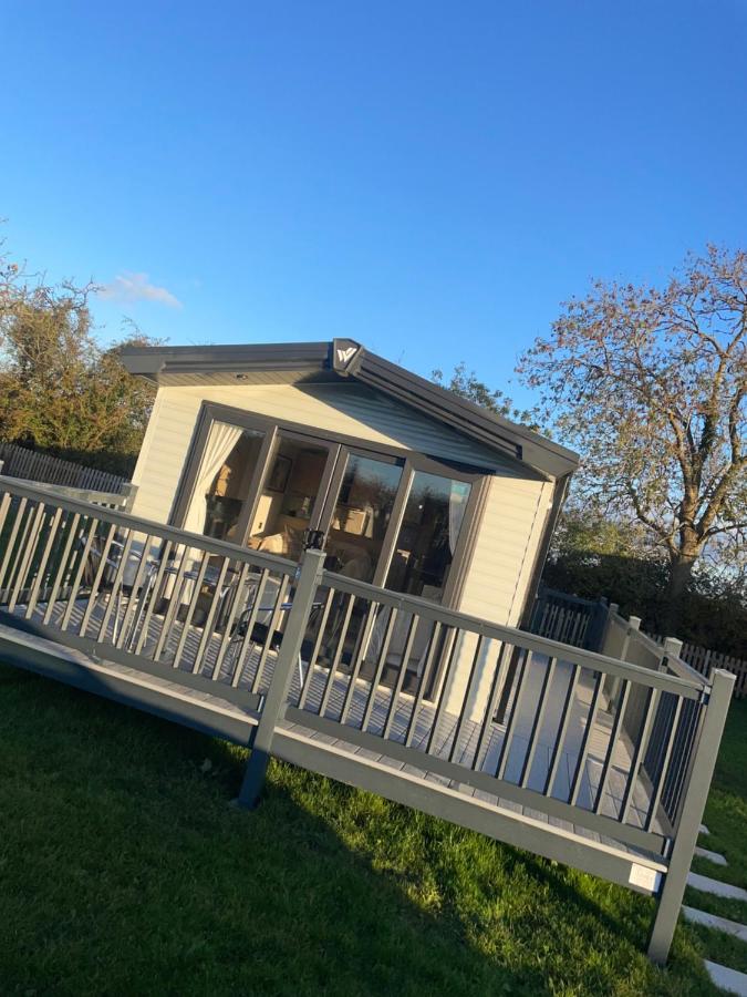 Charming 2-Bed Chalet in Tuxford - B&B