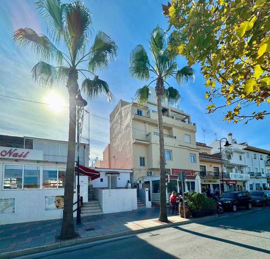CASA EN PLENO CENTRO DE LA CALA DE MIJAS by Holidays2Rent - B&B