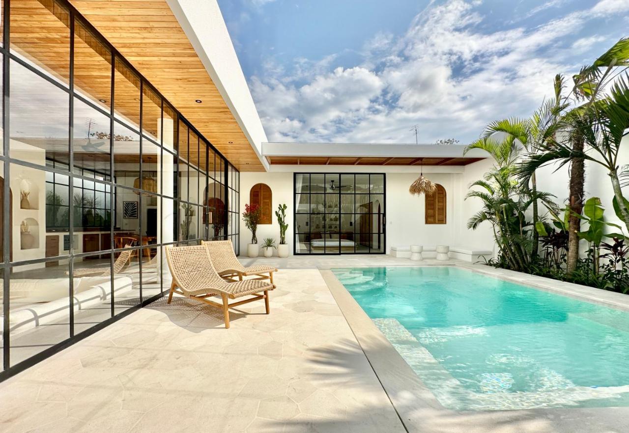 Two- bedroom Luxury Villas - B&B