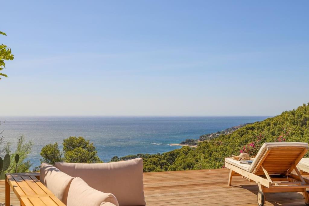 Villa Palm Springs Superb Sea View, Terrasse and Swimming Pool - Bed and Breakfast Carqueiranne