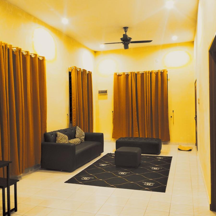 Rezqrich Villa Homestay 1 - B&B