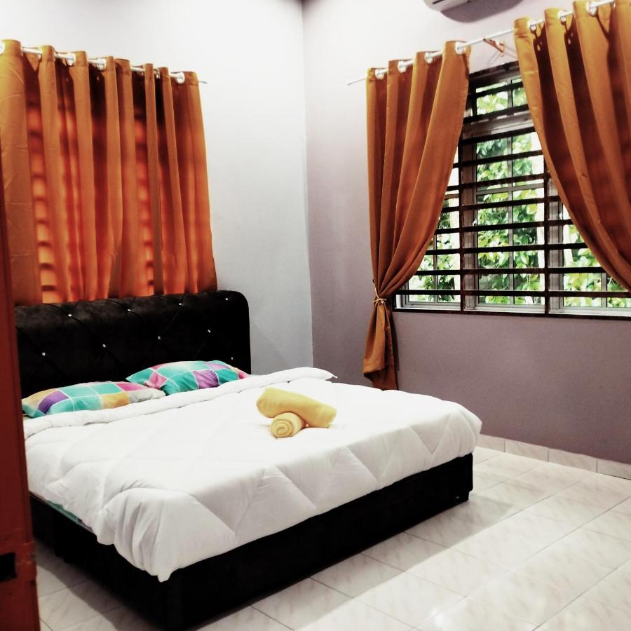 B&B Kampung Degong - Rezqrich Villa Homestay 2 - Bed and Breakfast Kampung Degong