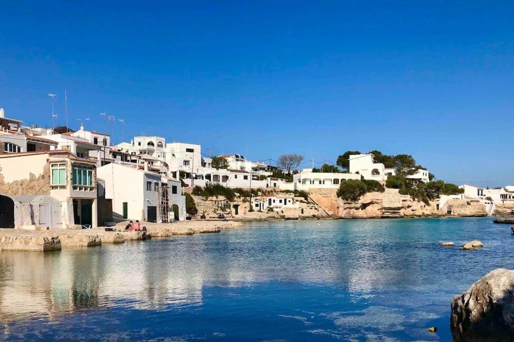 La maison dans la calanque 1 mn à pied de la plage d'ALCAUFAR - B&B