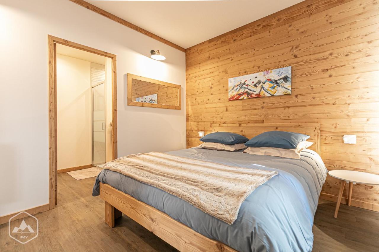Apartment with Mountain View