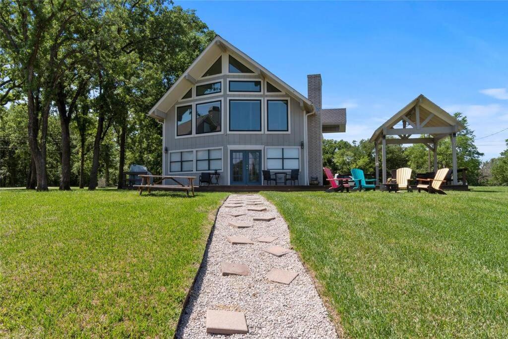 Scenic Cove, a lakehouse rental on Cedar Creek Lake - B&B