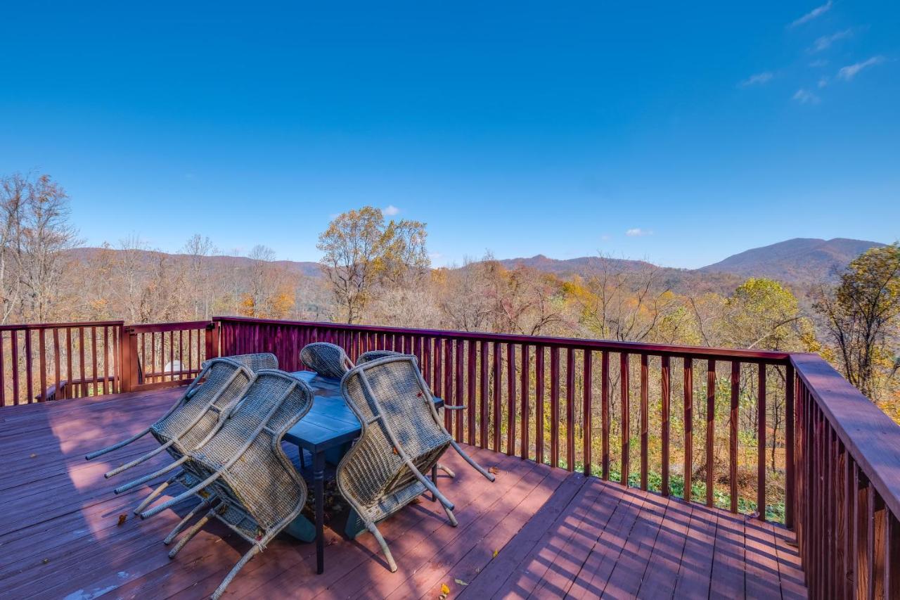 Mountain-View Blue Ridge Cabin Getaway with Fire Pit - B&B