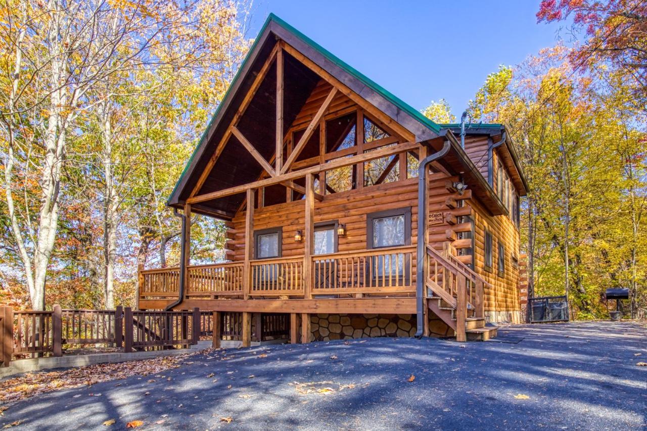 5'O clock Somewhere- 1089 in FREE attraction tickets for each paid day, Dollywood and more - B&B