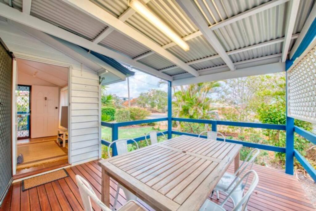 B&B Bargara - Sandy Feet Cottage - Bed and Breakfast Bargara