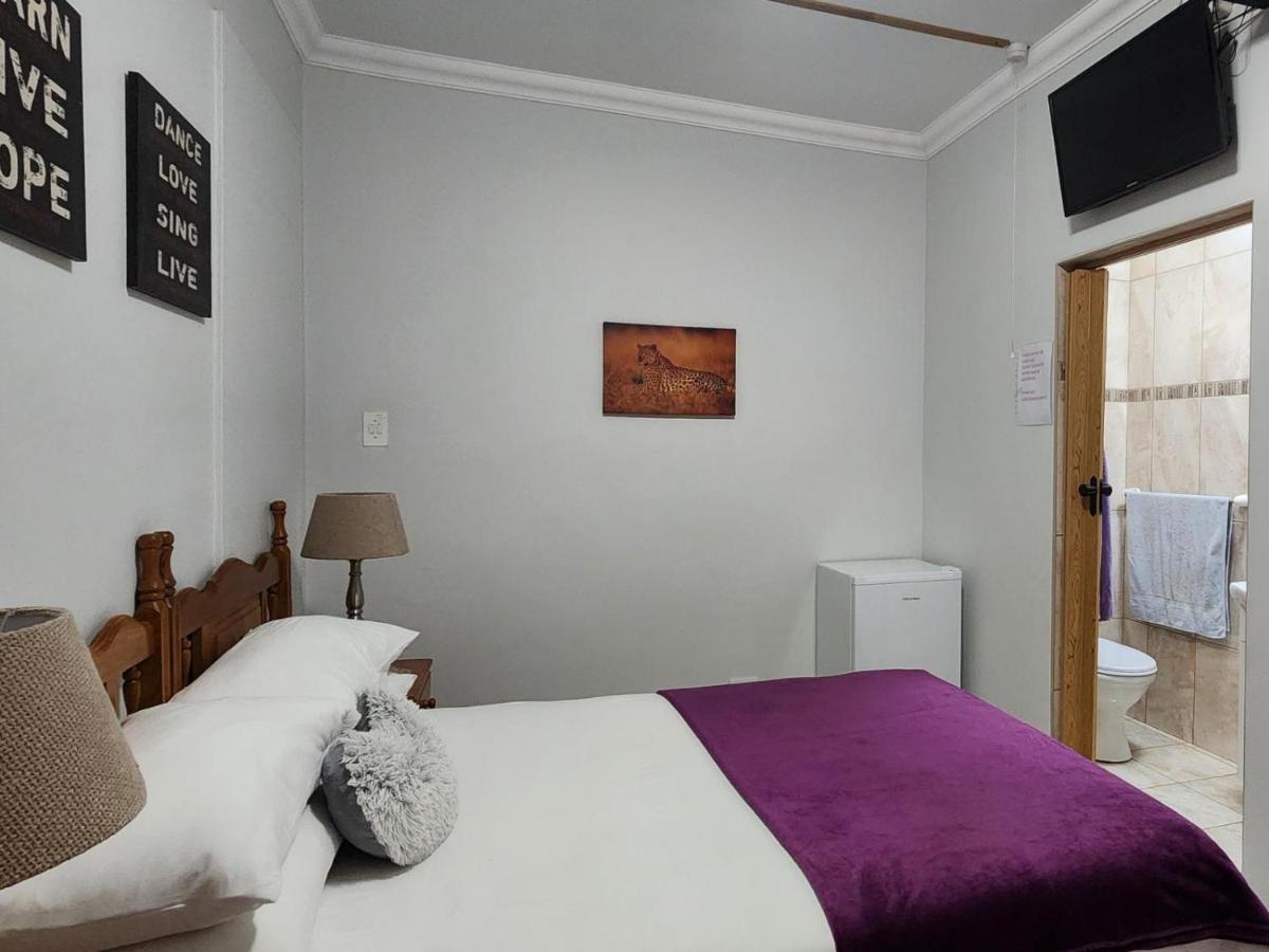 Basic Zimmer mit Kingsize-Bett