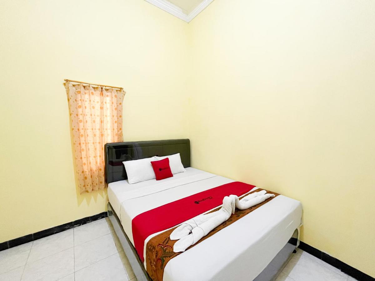 B&B Karangtengah - Reddoorz Near Makam Bung Karno Blitar - Bed and Breakfast Karangtengah