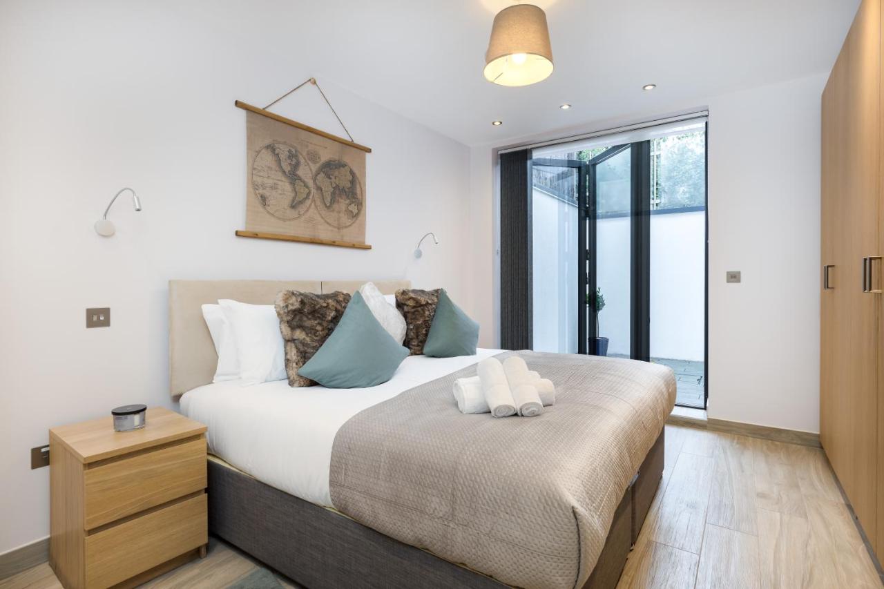 Luxurious 2 King-size bed flat with Patio - B&B