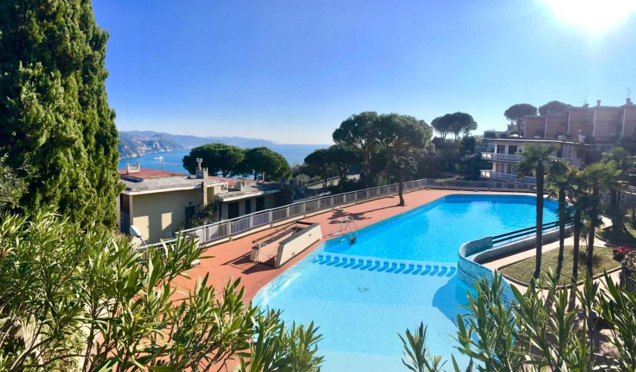 B&B Rapallo - The Dolphin - Big Apartment with View in Residence with Pool - Bed and Breakfast Rapallo