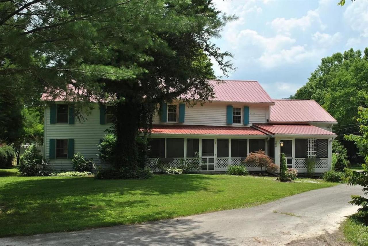 Charming Farmhouse on working Red Haven Farm - B&B
