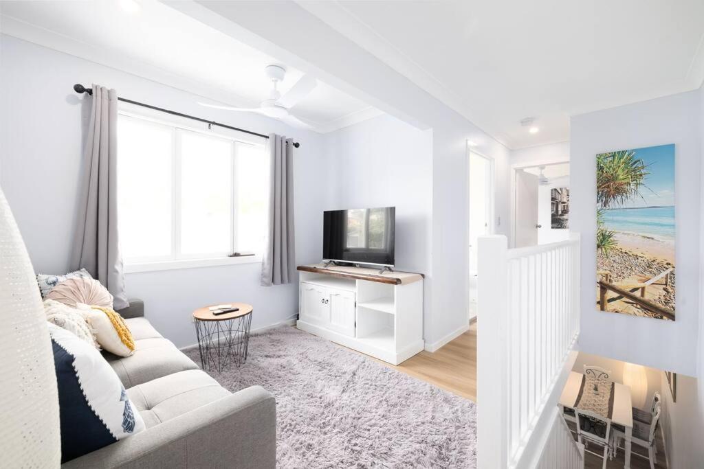 Serene Southport Getaway Walk to Beach Shops - B&B Gold Coast