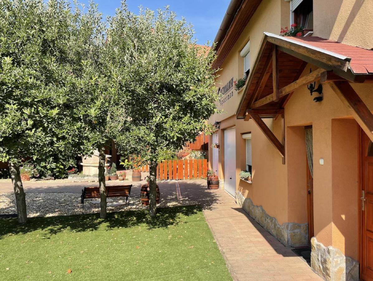 Rozmann Family Panzió & Apartmanhaz - Ferienwohnung Sarvar