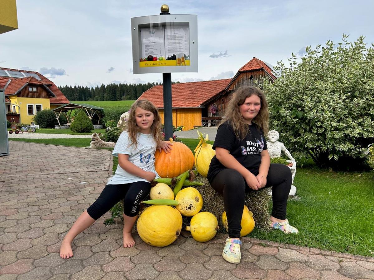 Hotel Gasthof Seeblick - B&B Zeutschach