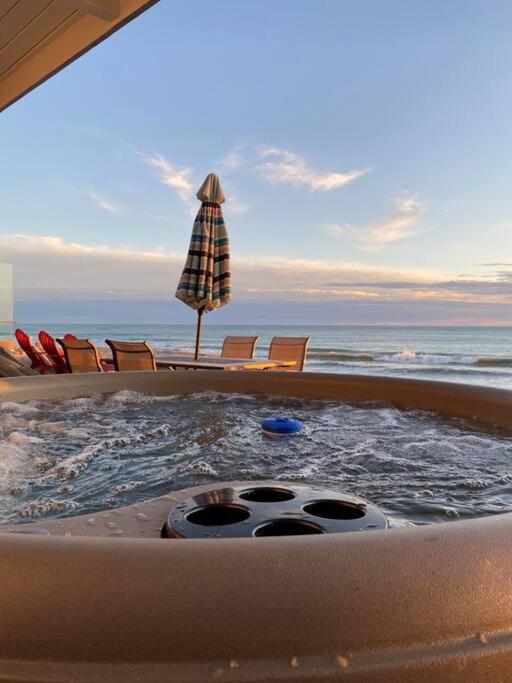 B&B Dana Point - ON THE SAND!! Private Beach! OCEAN FRONT HOT TUB!! - Bed and Breakfast Dana Point