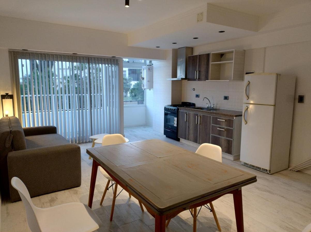 Depto La Perla 100 mt playa fte pza España 4 personas - Chambres d’hôtes Mar del Plata