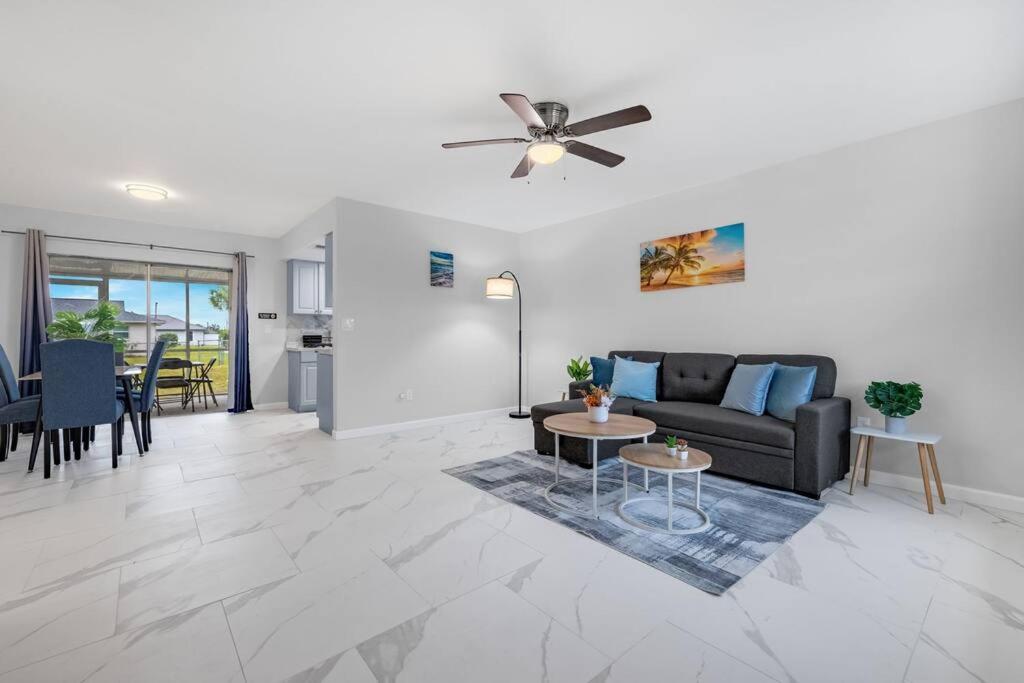 New vacation home, peaceful and centrally located in Cape Coral - B&B