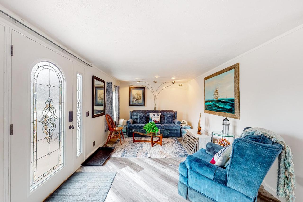 The Lobster Claw - B&B Wells