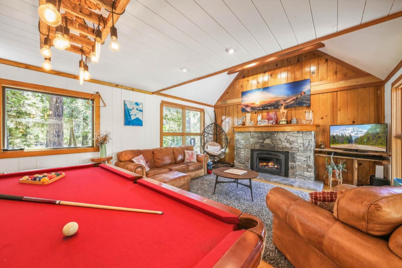 B&B Tahoe City - Bristlecone - Updated 3 BR Walk to Lake, Gas Fireplace and Pool Table - Bed and Breakfast Tahoe City