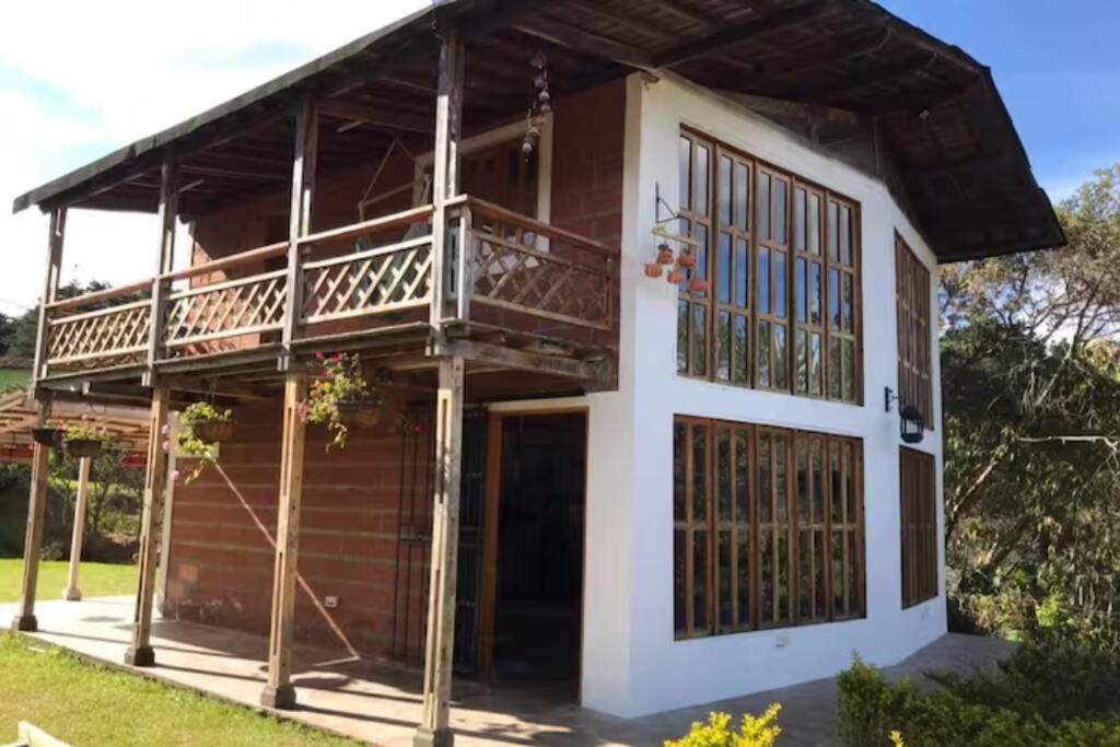 Santa Elena. Refugio de Luz - B&B Medellín