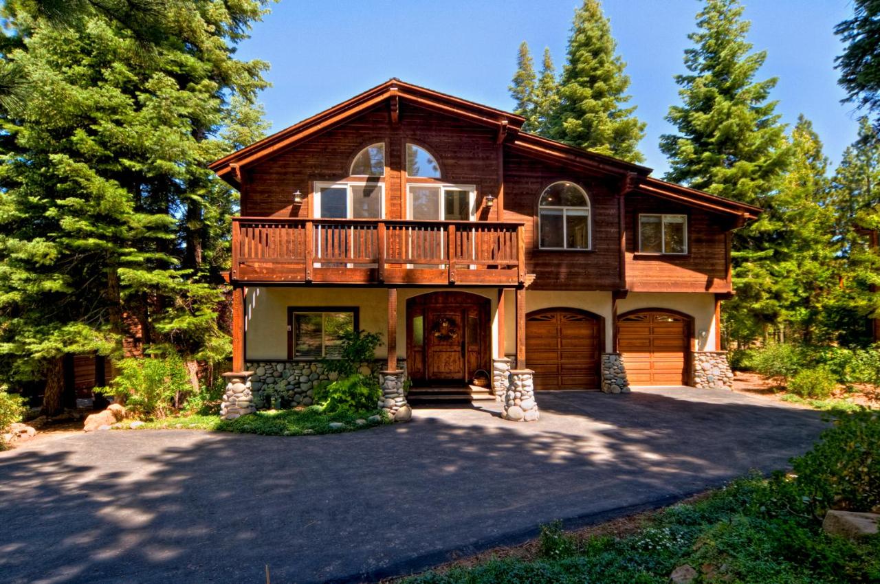 B&B Truckee - Big Springs- Ski Shuttle- Fireplace- Entertainment Room - Bed and Breakfast Truckee