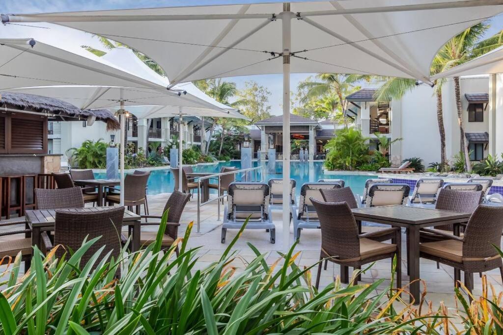 B&B Port Douglas - Swim-out Tropical Haven at Temple Resort - Bed and Breakfast Port Douglas