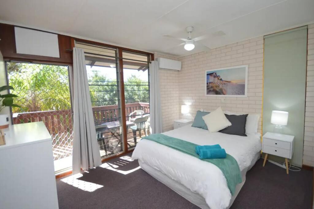 B&B Kalbarri - Central 2bed 2Storey Villa, Pool, Skywalk/Kalbarri - Bed and Breakfast Kalbarri