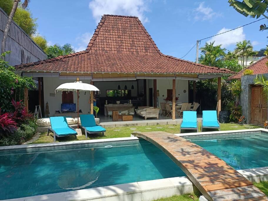 Villa Joglo Oberoi Seminyak Beautiful 4BR Villa Prime Location - B&B Seminyak