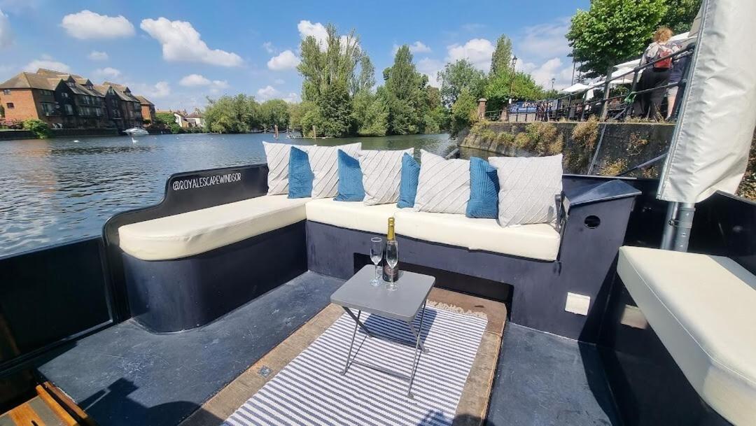 B&B Eton - The Royal Escape Windsor, Static Wide Beam Barge - Bed and Breakfast Eton