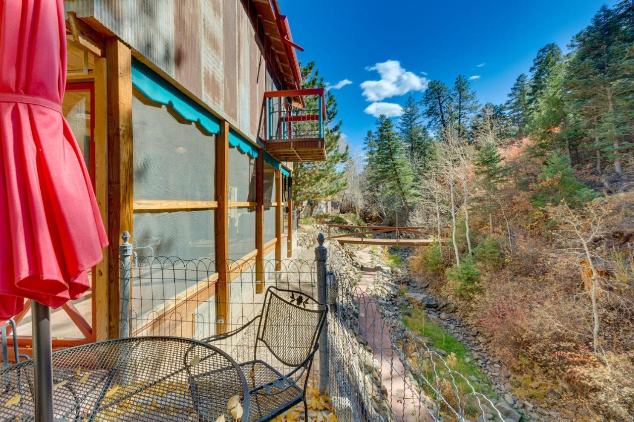 Riverside Retreat with Screened Porch 6 Mi to Taos! - B&B