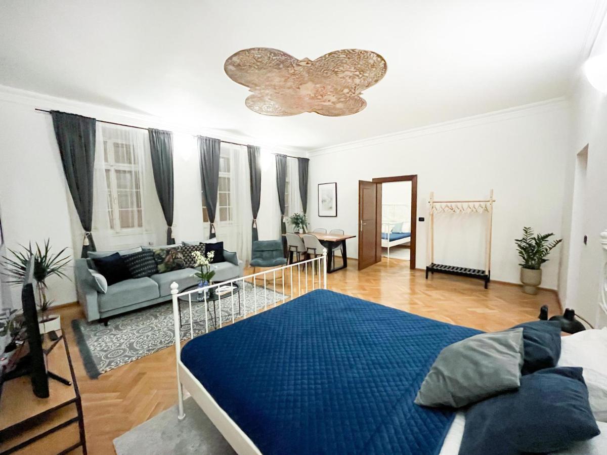 B&B Prag - Best Price & Location - Historic Square Residency - Bed and Breakfast Prag