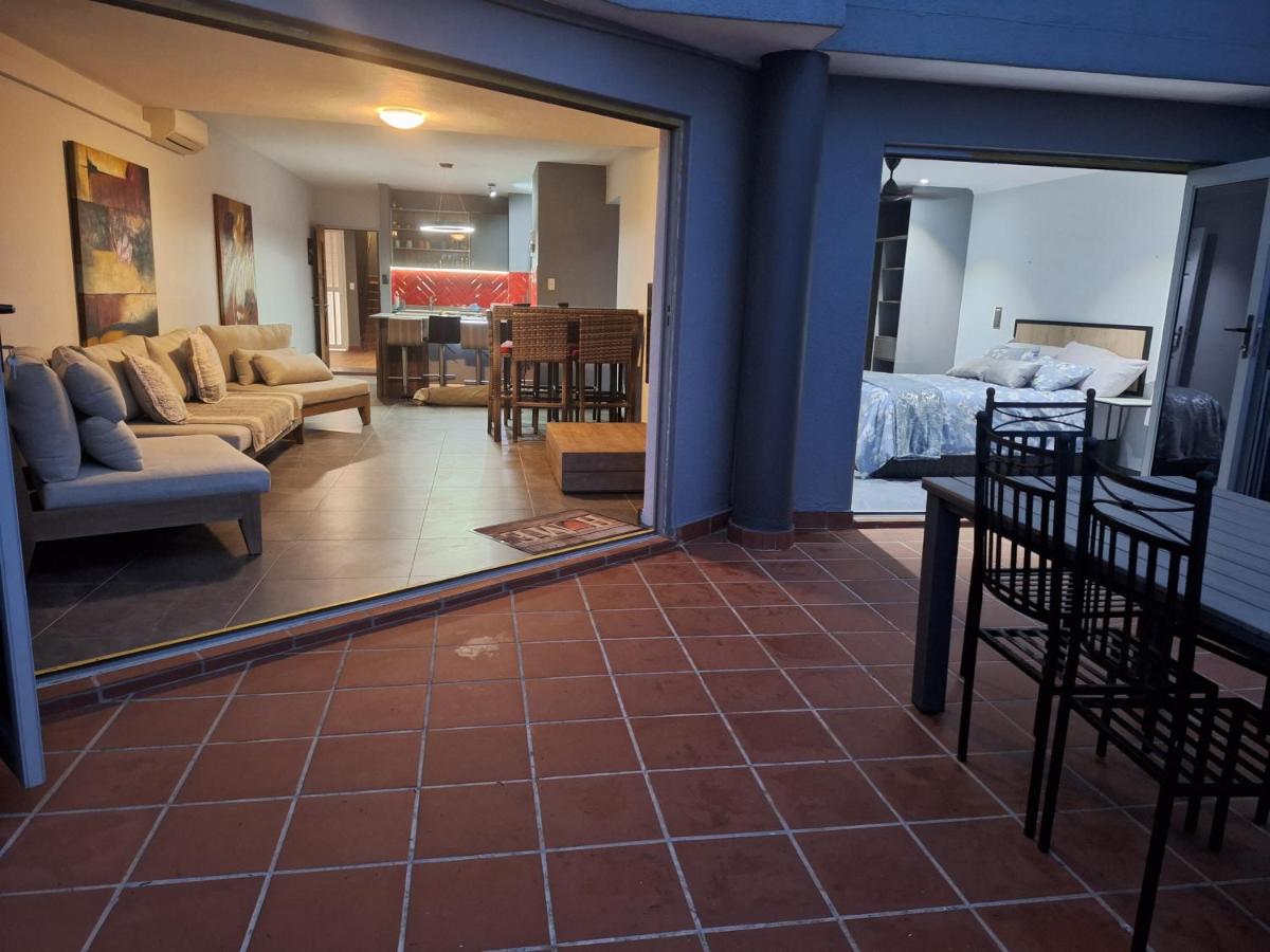 B&B eMdloti - UMDLOTI MODERN 3 BEDROOM BEACH FLAT - Bed and Breakfast eMdloti