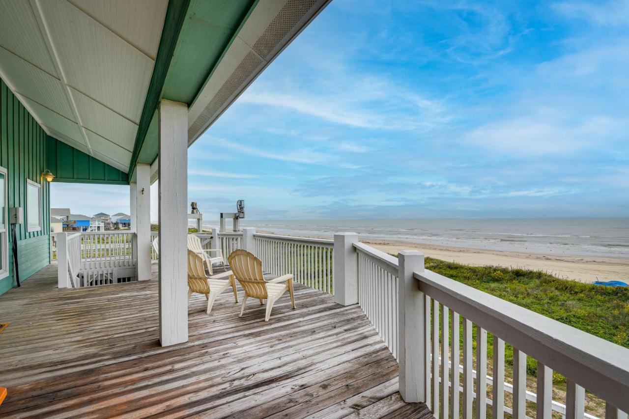 B&B Crystal Beach - Oceanfront Crystal Beach Vacation Home with Deck! - Bed and Breakfast Crystal Beach