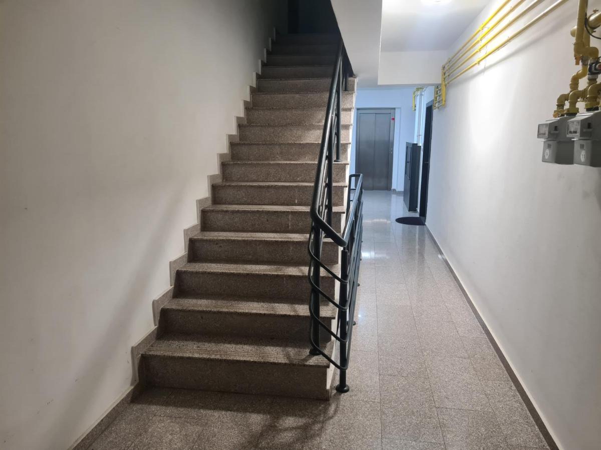 Apartments Mall V - Ferienwohnung Bacău