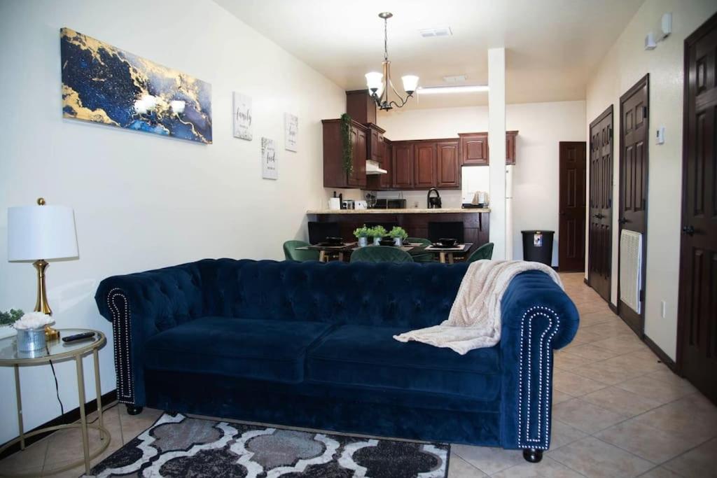 B&B Edinburg - Modern 2 bed 2-bath next to University UTRGV - Bed and Breakfast Edinburg