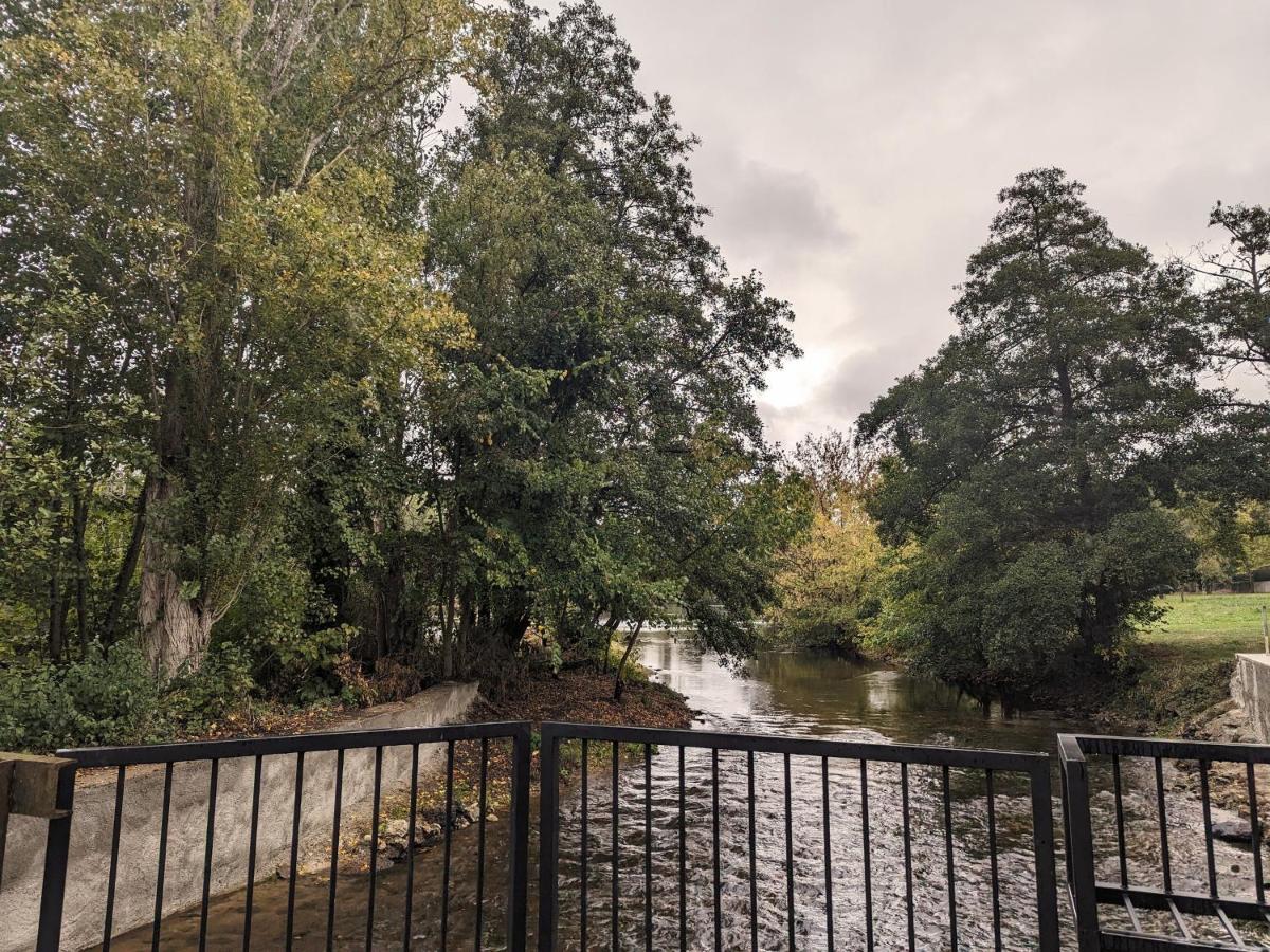 Ancien Moulin Authentique, Terrasse Privée et Rivière en Berry, Parc Naturel de la Brenne - Chambres d'hôtes Saint-Aigny