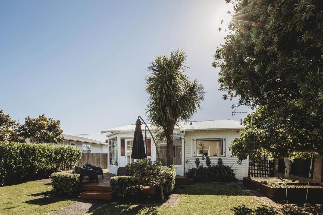 Ropiha Retreat Close To Fitzroy Beach - B&B
