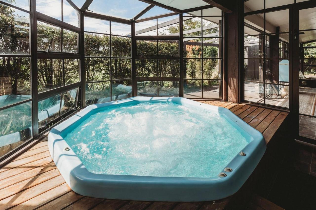 B&B New Plymouth - Family Fun Swimming Pool Spa Pool - Bed and Breakfast New Plymouth