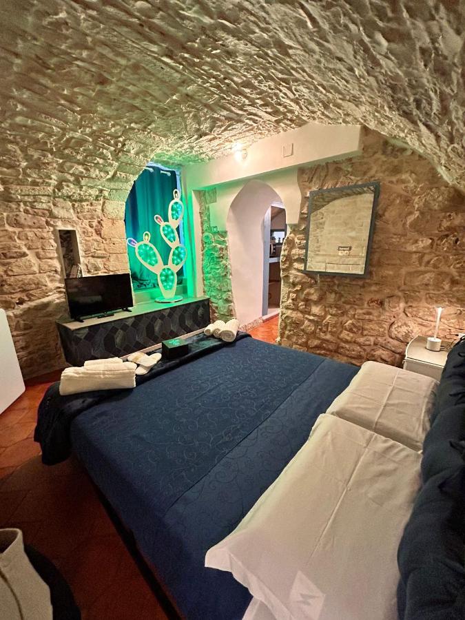 GEOMETRIC BLUE - B&B
