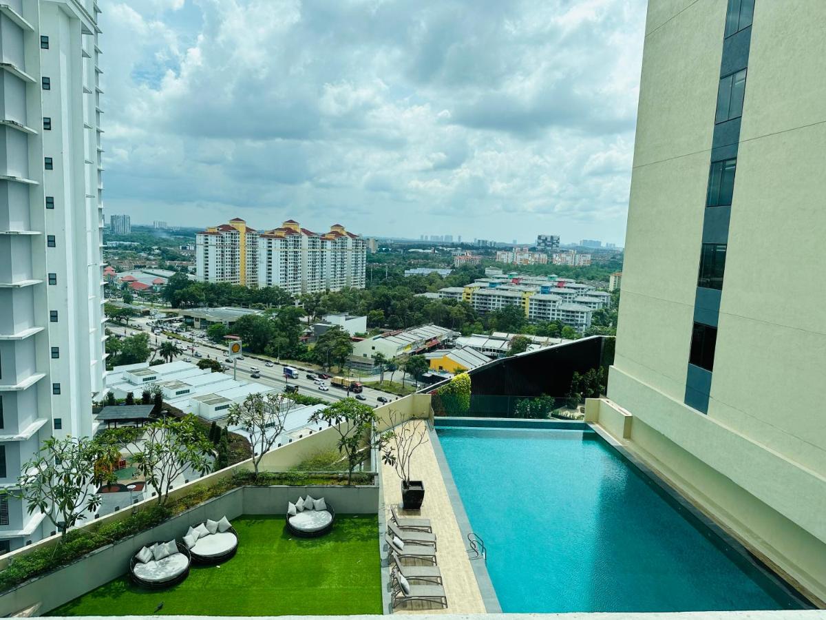 Peachy Poolview Paradise @ Paradigm Mall *10-12pax - B&B Johor Bahru