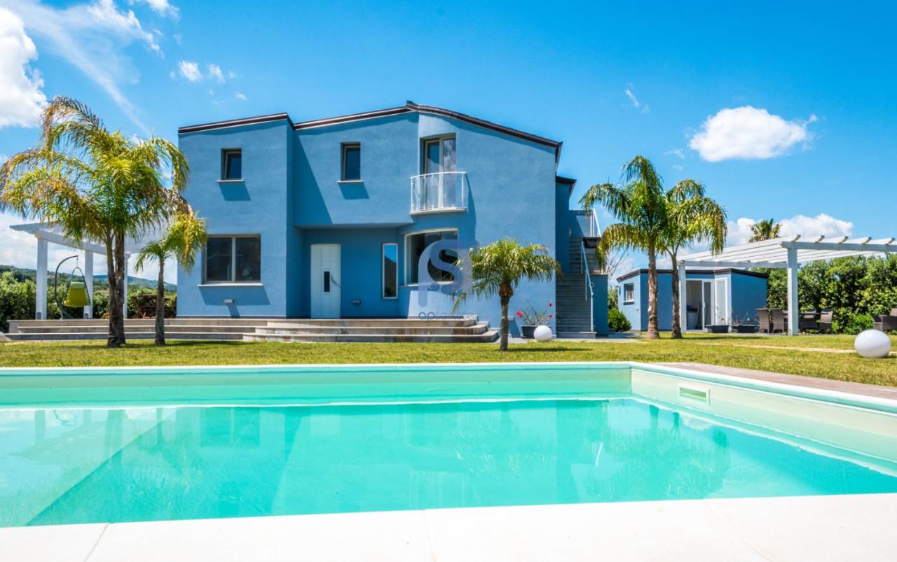 Villa Azzurra con piscina privata - Chambres d’hôtes Lascari