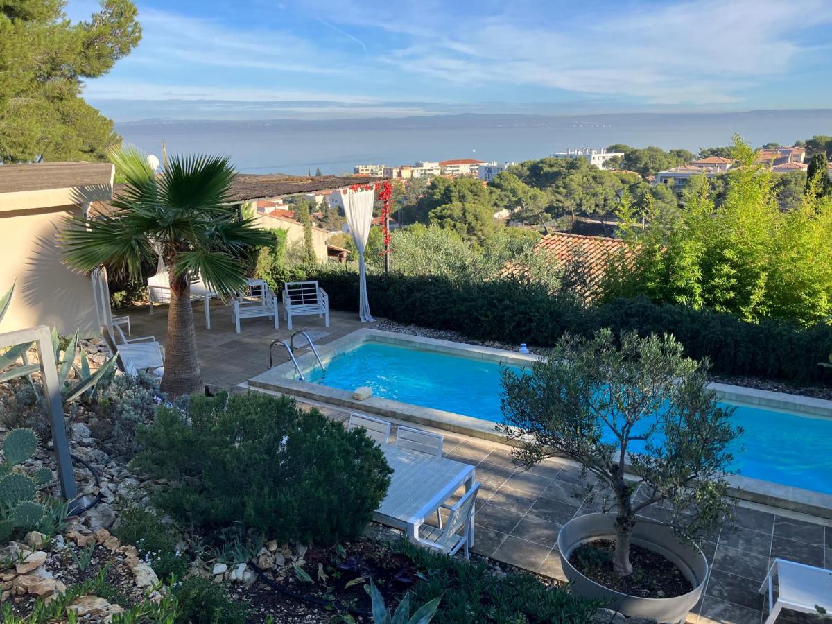 Les Restanques De L' Etang - Bed and Breakfast Martigues